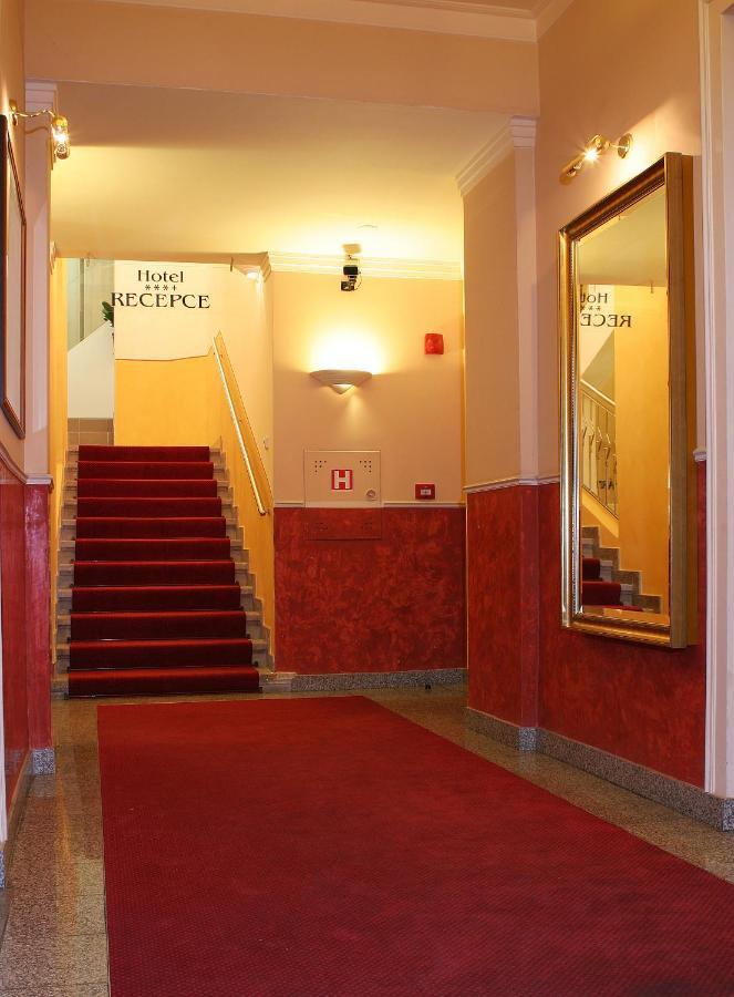 Corner Hotel U Divadla*** - Znojmo Exterior photo